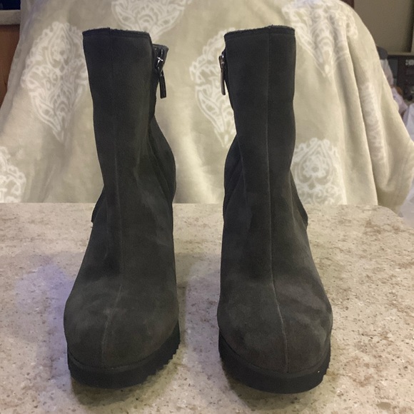 NWOT La Canadienne MILA Suede Gray Leather Bootie Size 9 - Picture 3 of 9